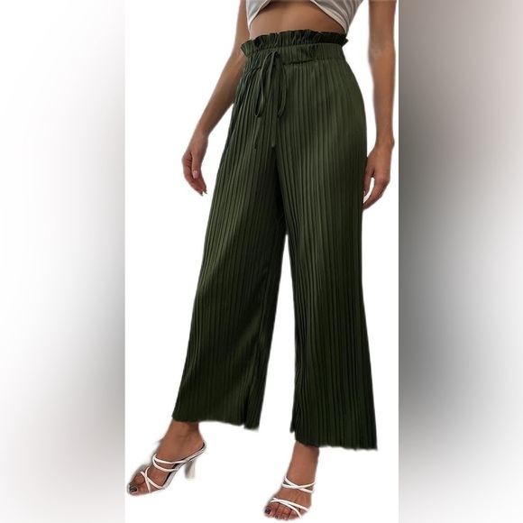 Pleated Green Wide-Leg Pants - Picture 3 of 6